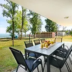 Karolina Lakefront With Private Garden & Apartment