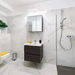 Karolina Lakefront With Private Garden & Apartment Siófok