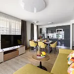 Karolina Lakefront With Private Garden & Apartment *