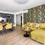 Karolina Lakefront With Private Garden & Siófok