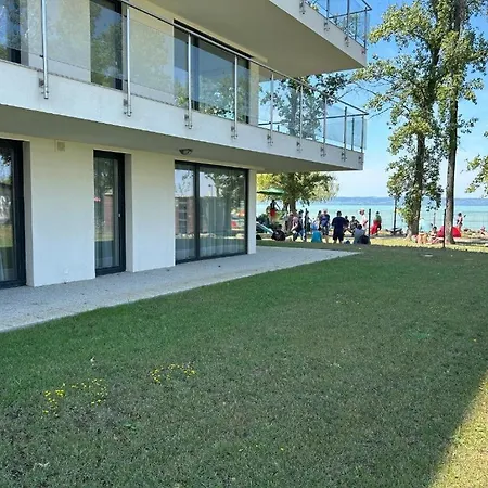 Karolina Lakefront With Private Garden *