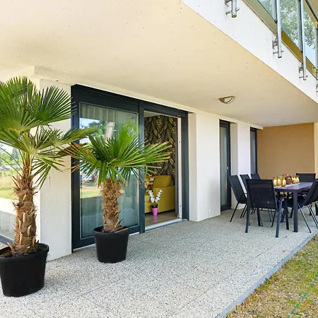 Karolina Lakefront Residence With Private Garden & Spa Siófok