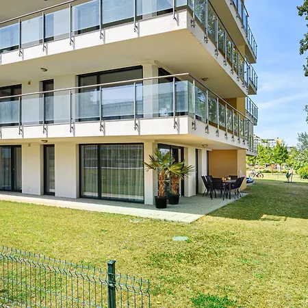 Apartment Karolina Lakefront With Private Garden