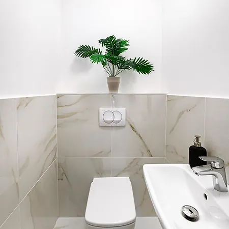 Apartment Karolina Lakefront Residence With Private Garden & Spa