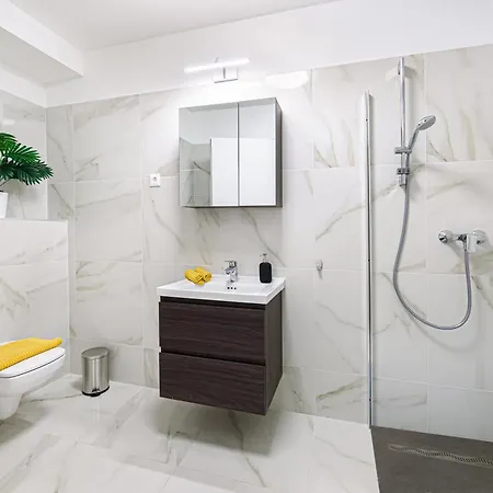 Karolina Lakefront With Private Garden Apartment Siofok