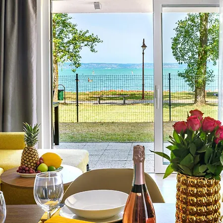 Karolina Lakefront With Private Garden Apartment *
