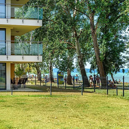 Karolina Lakefront With Private Garden Apartment Siofok