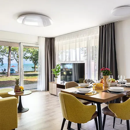 Karolina Lakefront With Private Garden Siofok