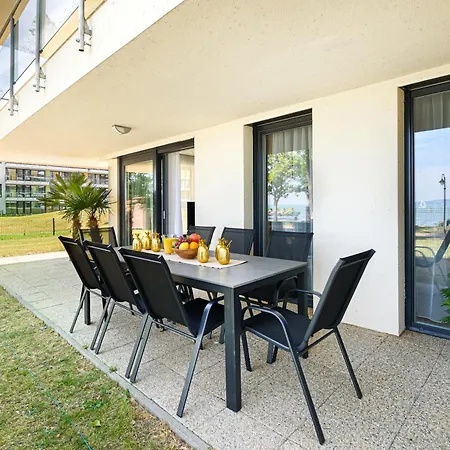Karolina Lakefront With Private Garden