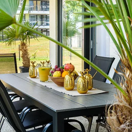 Apartmán Karolina Lakefront With Private Garden & *