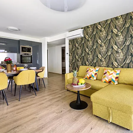 Karolina Lakefront With Private Garden Siofok