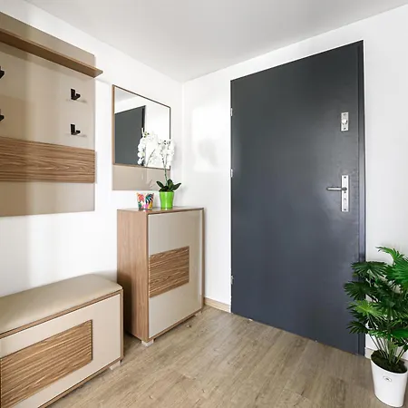 Apartmán Karolina Lakefront With Private Garden & Siófok