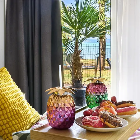 Karolina Lakefront With Private Garden