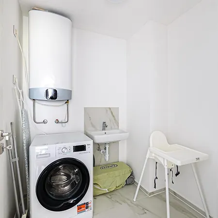 Karolina Lakefront With Private Garden & Appartamento