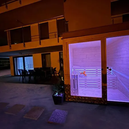 Apartmán Karolina Lakefront With Private Garden &