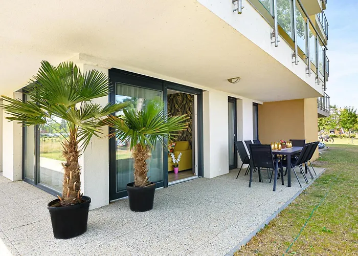 Karolina Lakefront Residence With Private Garden & Spa Siófok