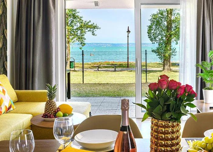 Karolina Lakefront Residence With Private Garden & Spa Apartmán *