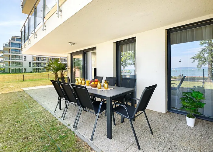 Karolina Lakefront Residence With Private Garden & Spa