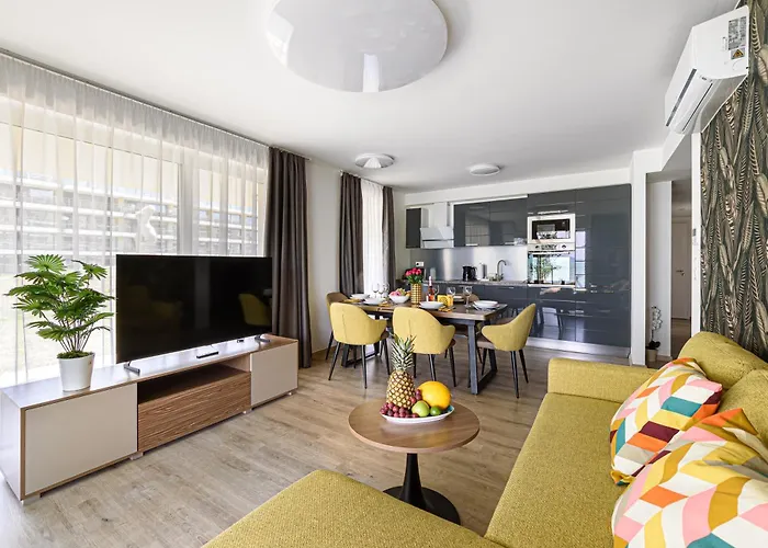 Karolina Lakefront Residence With Private Garden & Spa Apartmán *