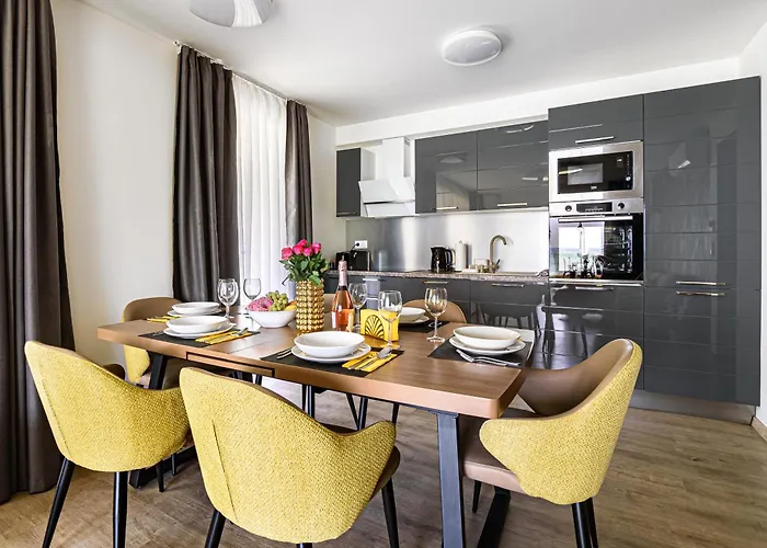 Karolina Lakefront Residence With Private Garden & Spa Apartmán Siófok