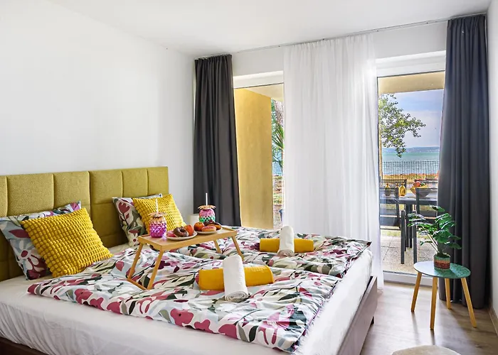 Karolina Lakefront Residence With Private Garden & Spa