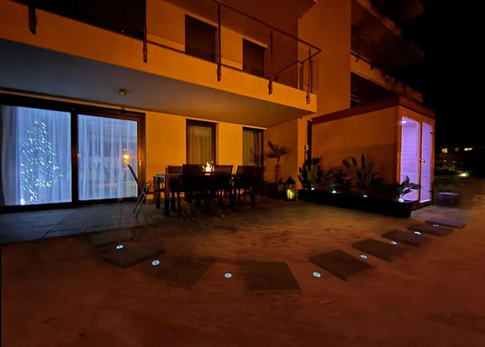 Apartmán Karolina Lakefront Residence With Private Garden & Spa