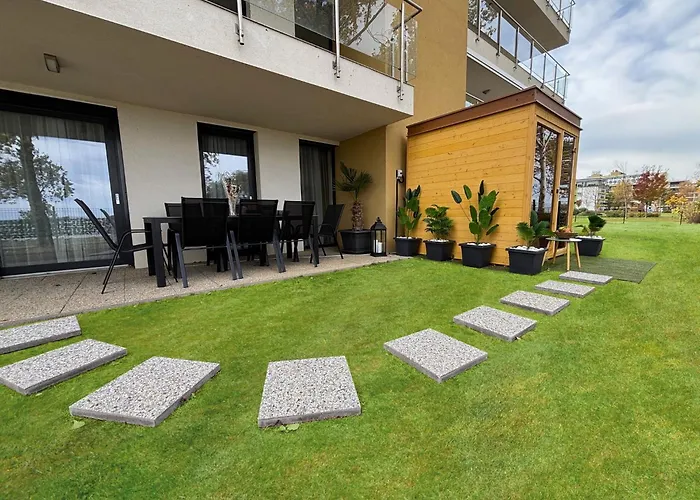 Karolina Lakefront Residence With Private Garden & Spa Apartmán *